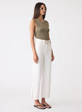 Load image into Gallery viewer, COMING THIS WEEK | ESMAEE CAPILLA DENIM JEANS
