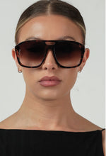 Load image into Gallery viewer, OTRA REINA TORT/BROWN FADE
