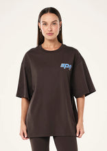 Load image into Gallery viewer, P.E NATION GLIDE OVERSIZED TEE COFFEE
