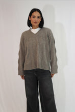 Load image into Gallery viewer, TATANO LIULIU V NECK
