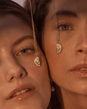 Load image into Gallery viewer, BY CHARLOTTE GOLD TOGETHER WE ARE MAGIC NECKLACE - MY STARS
