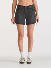 Load image into Gallery viewer, LEE MID STRAIGHT SHORT SMOKED BLACK
