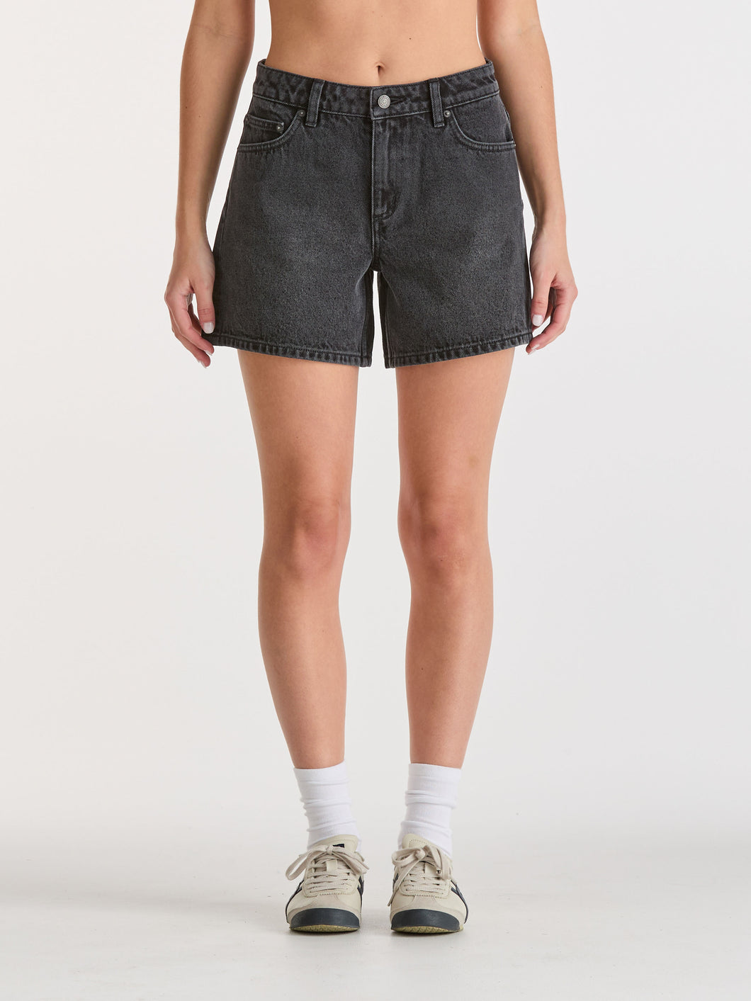 LEE MID STRAIGHT SHORT SMOKED BLACK