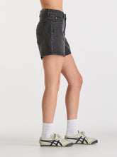 Load image into Gallery viewer, LEE MID STRAIGHT SHORT SMOKED BLACK
