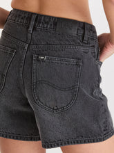 Load image into Gallery viewer, LEE MID STRAIGHT SHORT SMOKED BLACK
