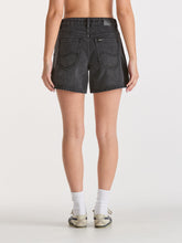 Load image into Gallery viewer, LEE MID STRAIGHT SHORT SMOKED BLACK

