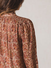 Load image into Gallery viewer, INDI &amp; COLD DAISY BLOUSE
