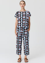 Load image into Gallery viewer, POL THYRA REVERSIBLE TEE THYRA PRINT
