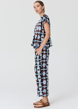Load image into Gallery viewer, POL THYRA REVERSIBLE TEE THYRA PRINT
