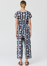 Load image into Gallery viewer, POL THYRA REVERSIBLE TEE THYRA PRINT
