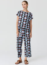 Load image into Gallery viewer, POL THYRA REVERSIBLE TEE THYRA PRINT
