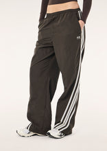 Load image into Gallery viewer, P.E NATION RADIUS PANT COFFEE/WHISPER WHITE
