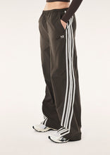 Load image into Gallery viewer, P.E NATION RADIUS PANT COFFEE/WHISPER WHITE
