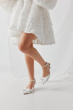 Load image into Gallery viewer, CHAOS &amp; HARMONY ROMANCE HEEL SNOW
