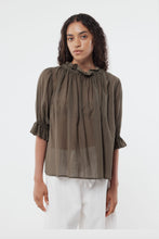 Load image into Gallery viewer, GREGORY PEDDLE TOP KHAKI
