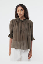 Load image into Gallery viewer, GREGORY PEDDLE TOP KHAKI

