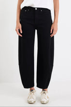 Load image into Gallery viewer, Recut coming soon | 
AMONG THE BRAVE GRADUATE JET BLACK STRETCH BARREL JEANS
