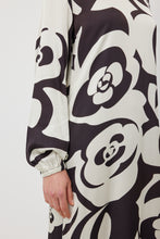 Load image into Gallery viewer, TUESDAY MAGGIE DRESS MONO FLOWER
