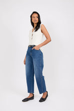 Load image into Gallery viewer, MARLOW THE CURVE BARREL JEAN TRUE BLUE
