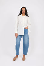 Load image into Gallery viewer, MARLOW THE CURVE BARREL JEAN VINTAGE MID WASH
