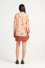 Load image into Gallery viewer, TUESDAY CASINO TOP PINK MEDALLION
