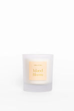 Load image into Gallery viewer, WILLOW &amp; MAE ISLAND BLOOM SOY CANDLE PEACH
