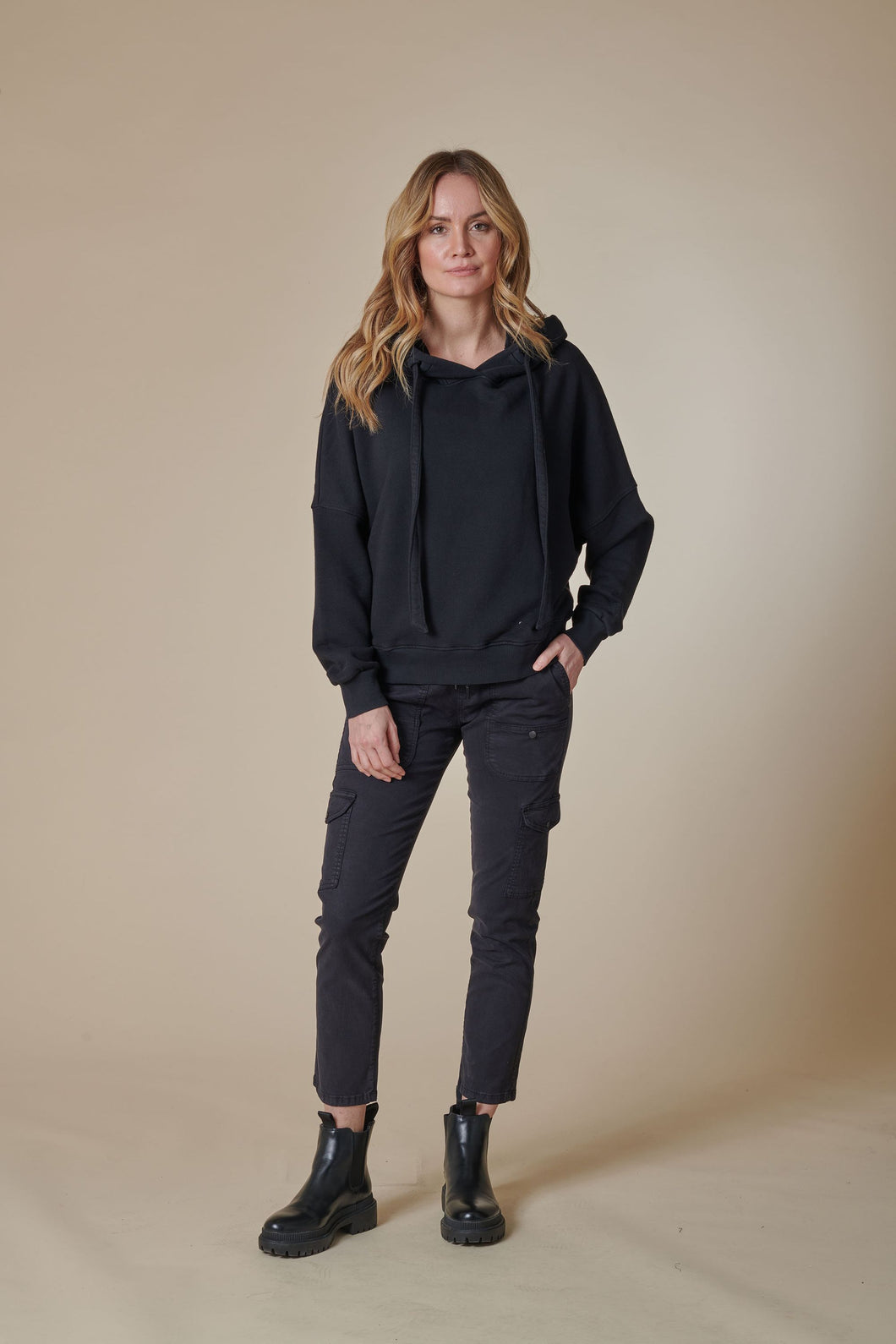 ZHRILL ODA SWEATSHIRT JET BLACK