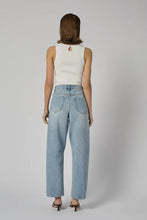 Load image into Gallery viewer, DRICOPER ZELLA BARREL JEAN SUNBLEACHED
