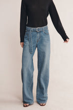 Load image into Gallery viewer, MARLE BELTED WIDE LEG JEAN LIGHT WASH
