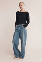 Load image into Gallery viewer, MARLE BELTED WIDE LEG JEAN LIGHT WASH
