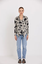 Load image into Gallery viewer, TUESDAY LABEL BOW BLOUSE MONO LINK
