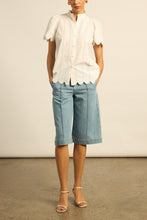 Load image into Gallery viewer, ZOE KRATZMANN COMPASS SHORT LIGHT WASHED DENIM
