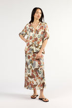 Load image into Gallery viewer, TUESDAY ROWAN TOP CLOUD FLORAL
