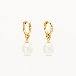 BY CHARLOTTE GOLD EMBRACE STILLNESS PEARL HOOPS
