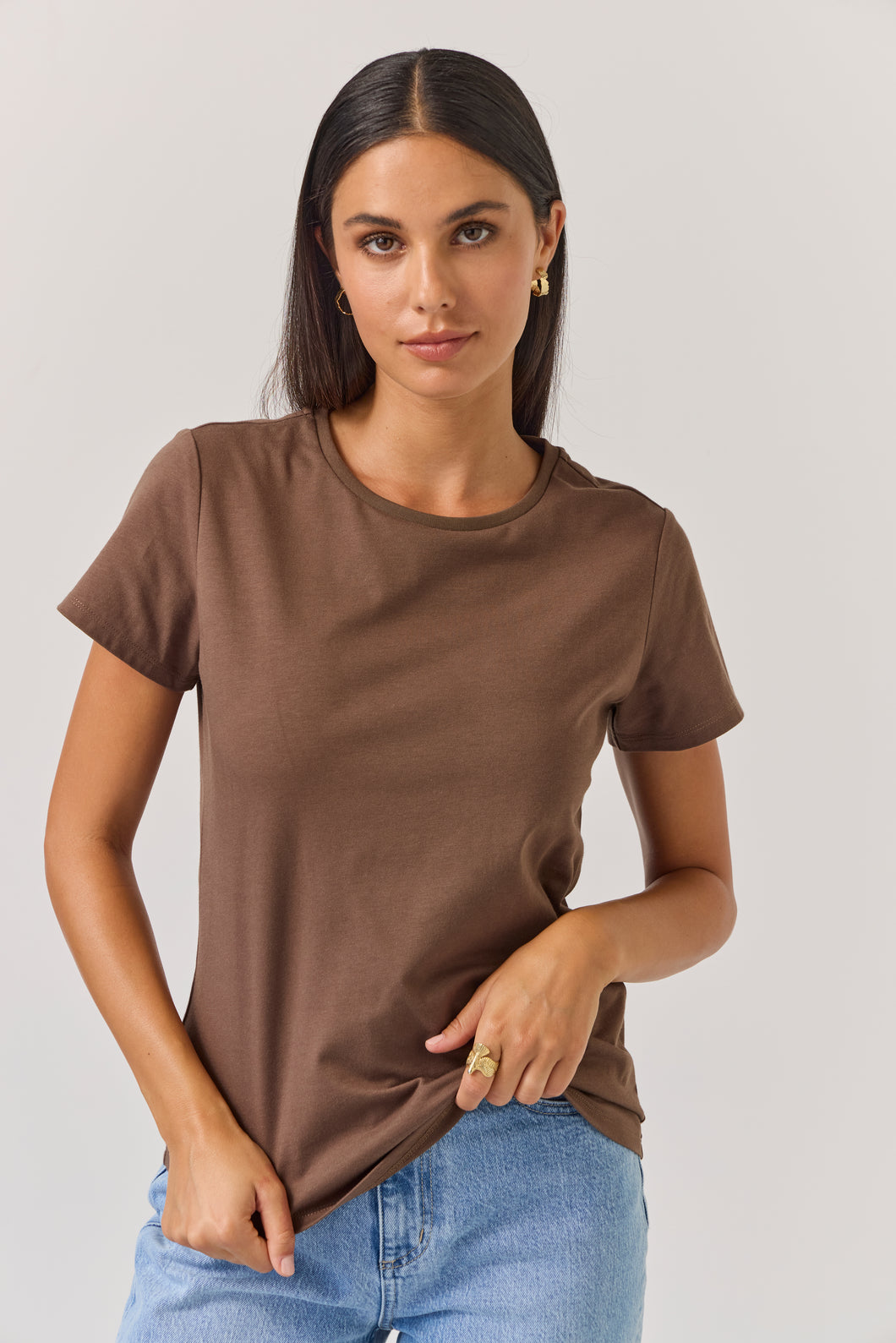 TUESDAY ESSENTIAL TEE CHOCOLATE