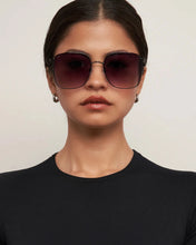 Load image into Gallery viewer, OTRA FLORENCE SUNGLASS BLACK/SMOKE
