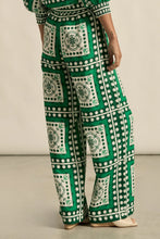 Load image into Gallery viewer, GESTURE PANT PARROT SCARF
