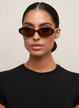 Load image into Gallery viewer, OTRA IVY SUNGLASS TORT BROWN
