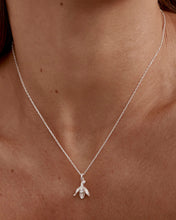 Load image into Gallery viewer, BY CHARLOTTE SILVER BIRTH FLOWER NECKLACE SNOWDROP - JANUARY
