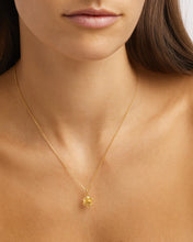 Load image into Gallery viewer, BY CHARLOTTE BIRTH FLOWER NECKLACE- DAFFODIL
