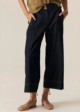Load image into Gallery viewer, POL CARSEN CROP PANT DARK WASH
