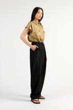 Load image into Gallery viewer, TUESDAY RICKI BARREL LEG PANTS BLACK
