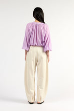 Load image into Gallery viewer, TUESDAY RICKI BARREL LEG PANT CLOUD
