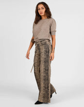 Load image into Gallery viewer, STORM SHORT SLEEVE MERINO CASHMERE SWEATER TAUPE
