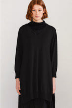 Load image into Gallery viewer, TAYLOR RELIEF SWEATER BLACK
