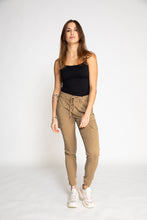 Load image into Gallery viewer, ZHRILL DAISEY PANT COFFEE
